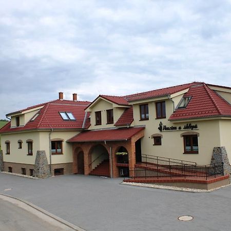 Penzion U Sklepu Hotel Hovorany Exterior foto