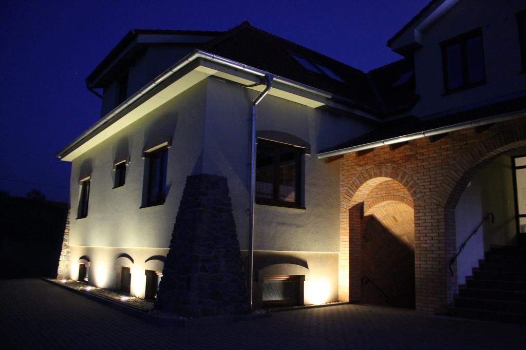 Penzion U Sklepu Hotel Hovorany Exterior foto