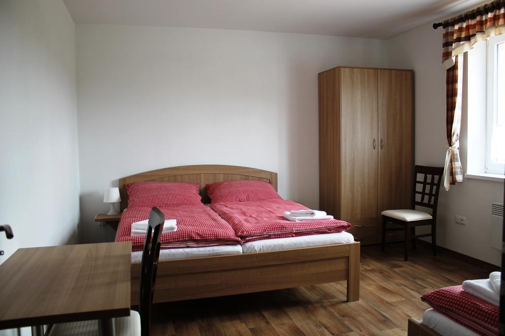 Penzion U Sklepu Hotel Hovorany Exterior foto