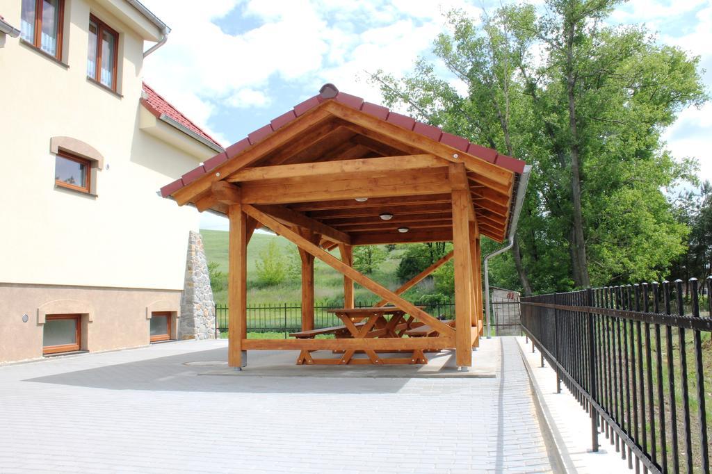 Penzion U Sklepu Hotel Hovorany Exterior foto